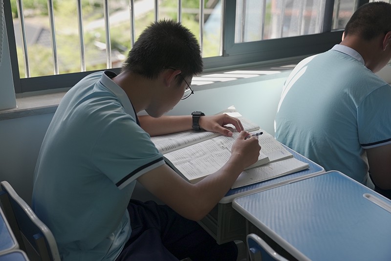 老年篮球爱好者如何练习控卫技巧_1