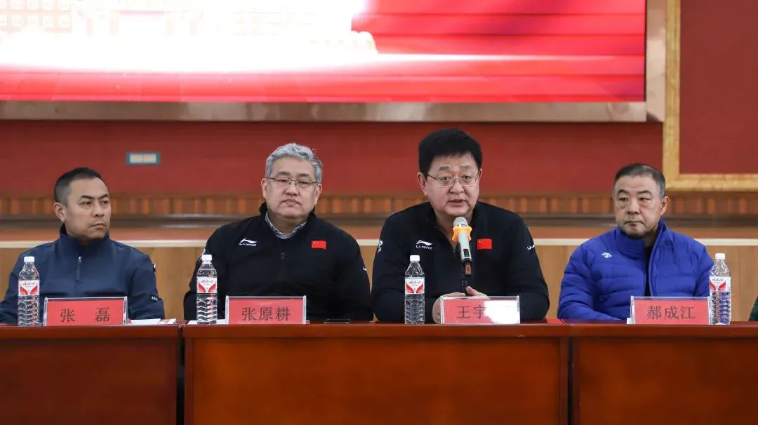 如何根据篮球比赛的不同阶段调整力量训练强度?_1